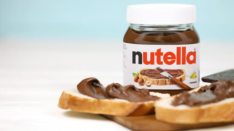 A jar of nutella and bread slices