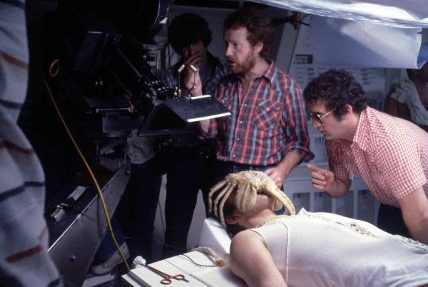 Ridley Scott dirigiendo Alien: El octavo pasajero (Fuente: IMDb)