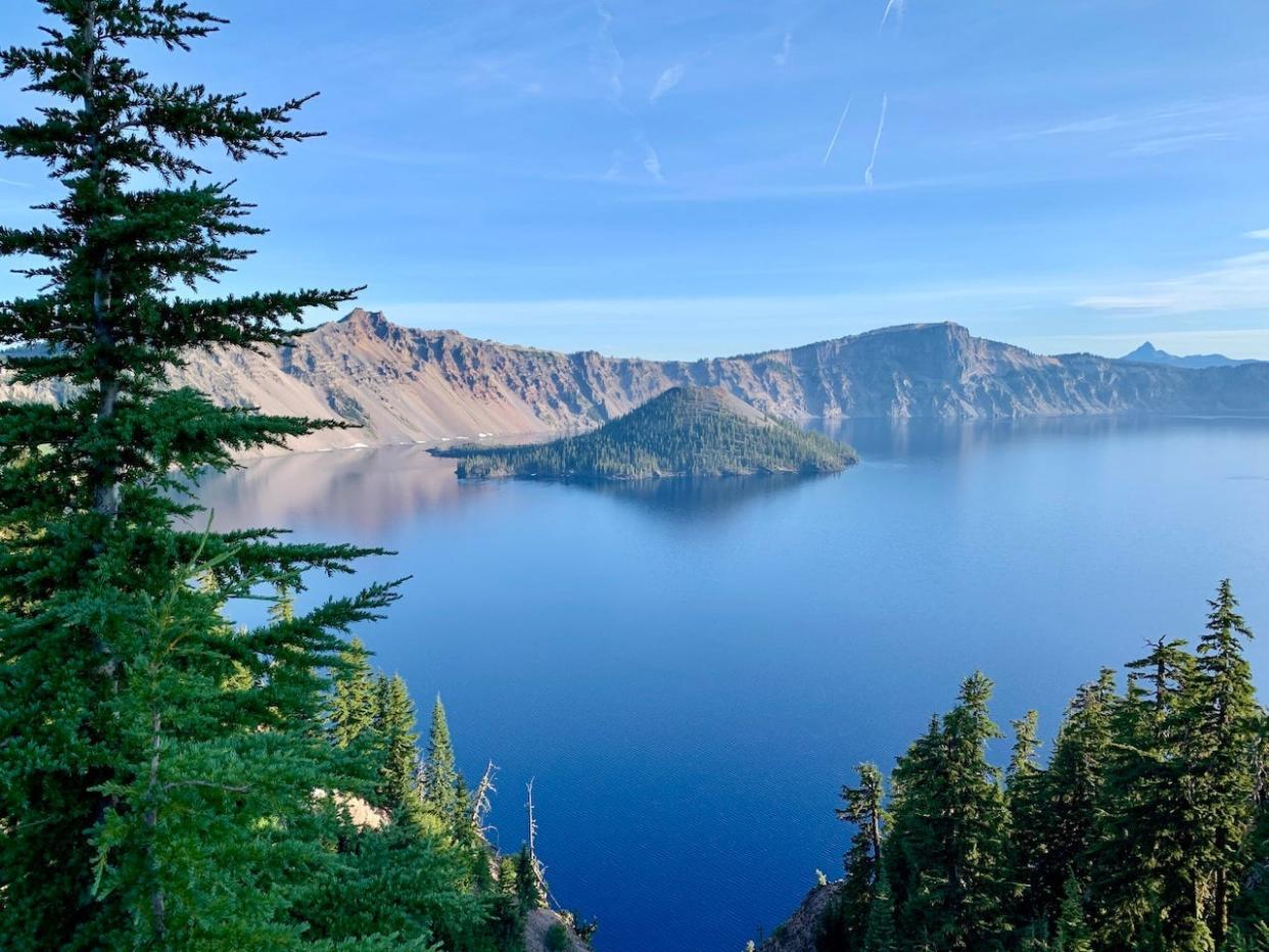 Crater Lake National Park is in Oregon.