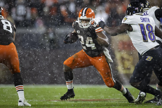 Browns officially release new helmet featuring RB Nick Chubb - Yahoo Sports