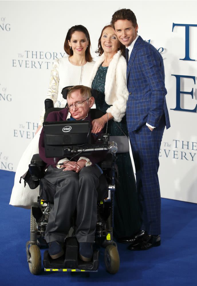 Eddie Redmayne Pays Tribute to Stephen Hawking