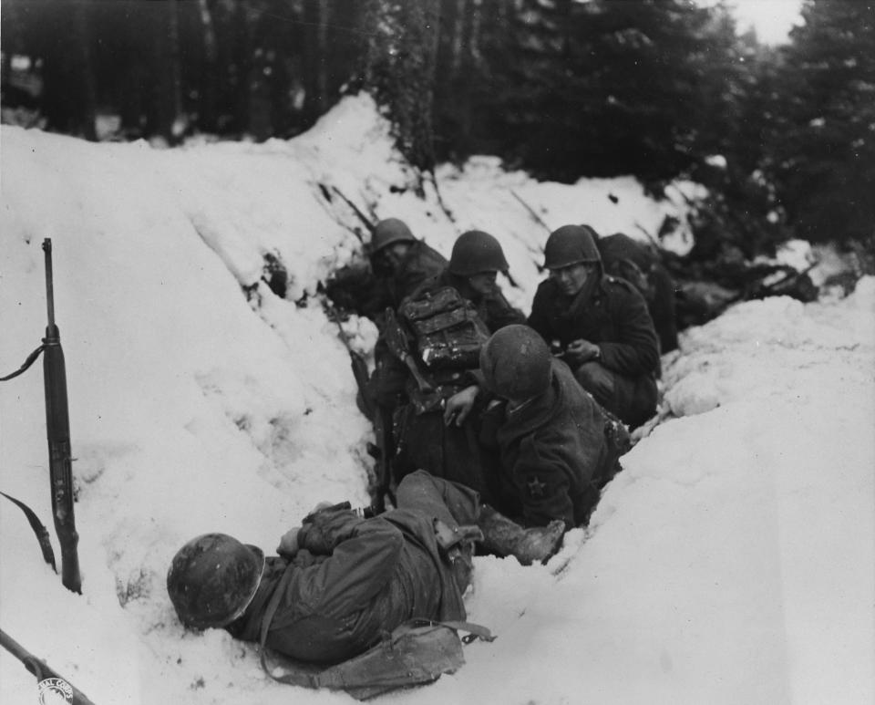 battle of the bulge us infantry foxhole