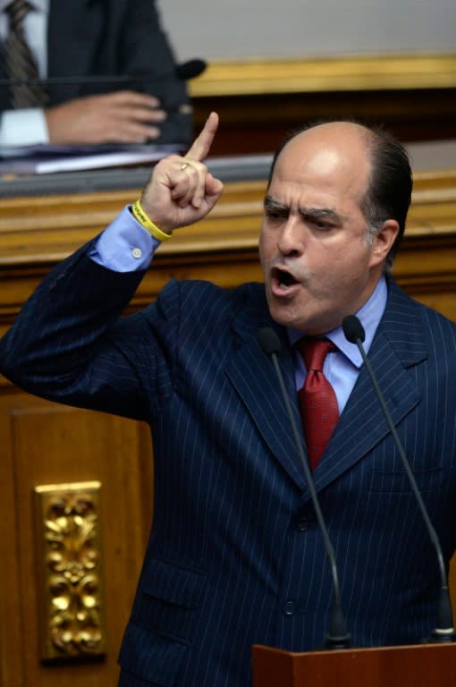 Opposition deputy Julio Borges delivers a speech during an extraordinary session of the National Assembly, in Caracas on October 23, 2016