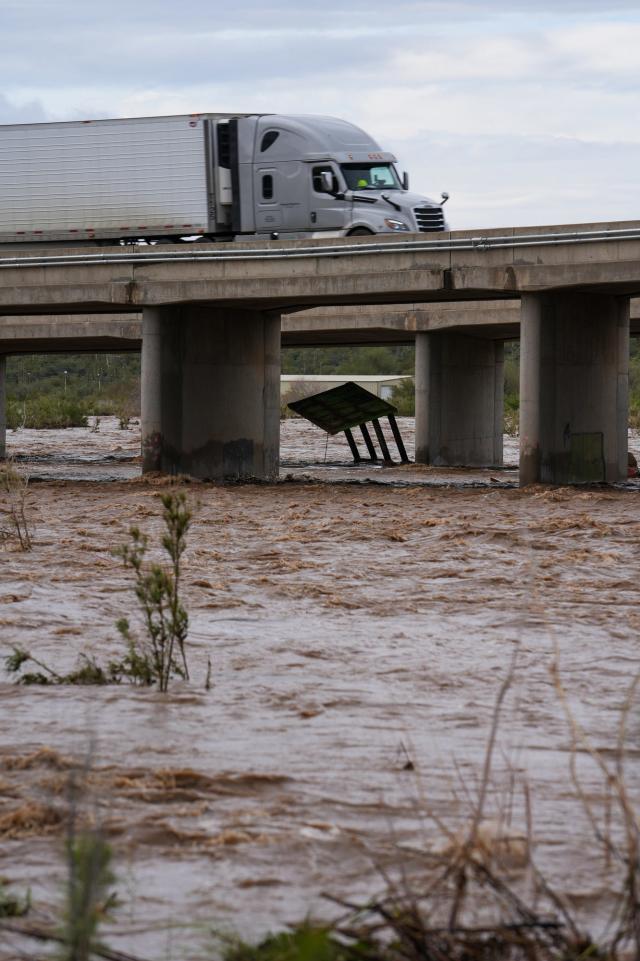 River flooding forces evacuations near Sedona, Camp Verde