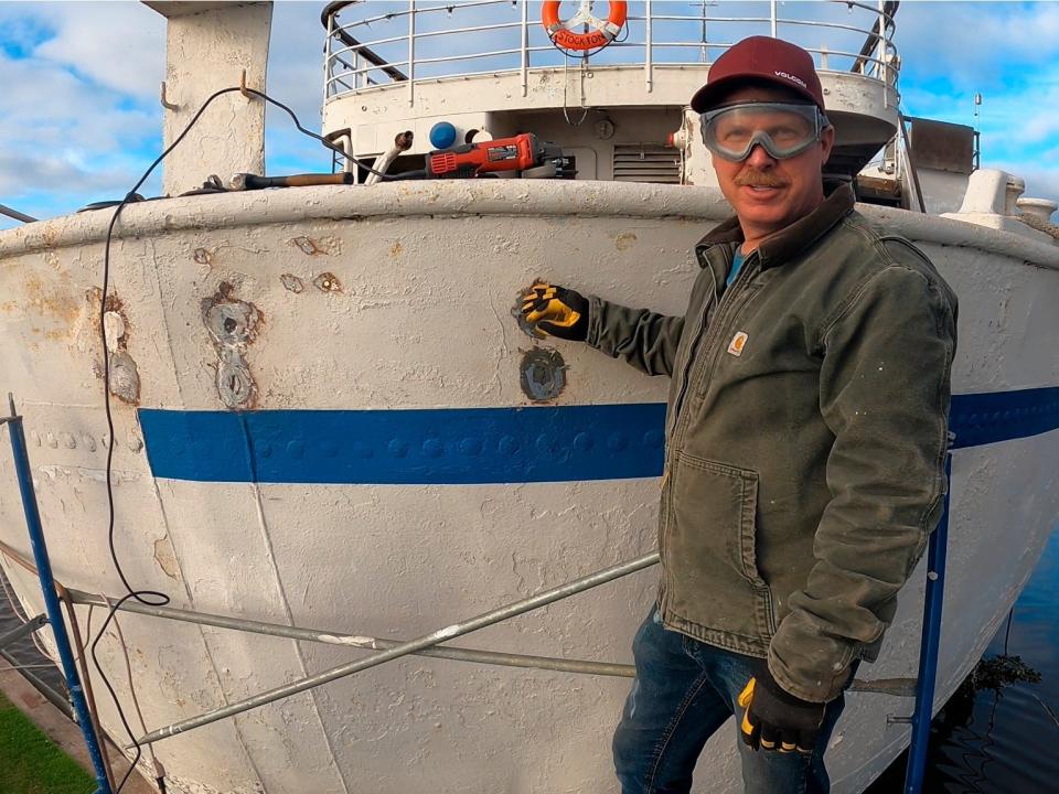 man in front a stern of the cruise liner.