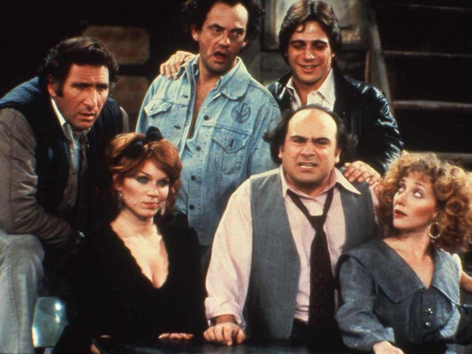 Judd Hirsch, Marilu Henner, Christopher Lloyd, Danny Devito, Tony Danza and Carol Kane in Taxi (Moviestore/Rex)