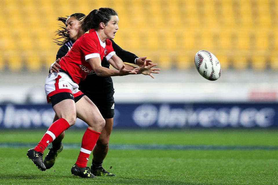 La sensación de que queda mucho por hacer es lo que impulsó a la canadiense Elissa Alarie, jugadora de rugby, a querer ser incluida en la lista de deportistas LGBTQ. (Foto: Getty Images)