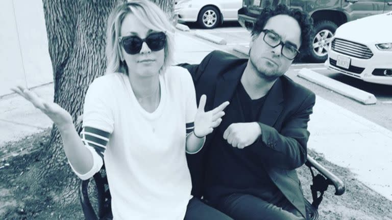 Kaley Cuoco y Johnny Galecki