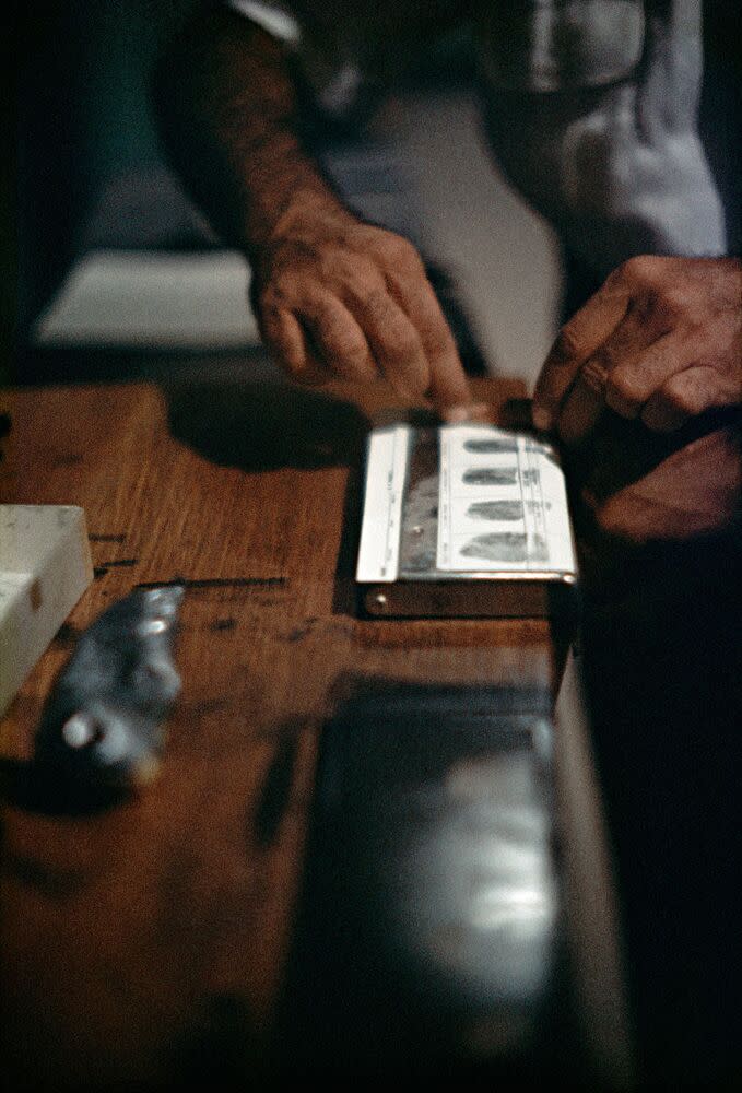 Fingerprinting Addicts for Forging Prescriptions, Chicago, Illinois, 1957 | © Courtesy The Gordon Parks Foundation