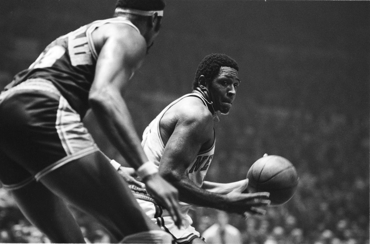 Willis Reed drives on Wilt Chamberlain during the 1970 NBA Finals.