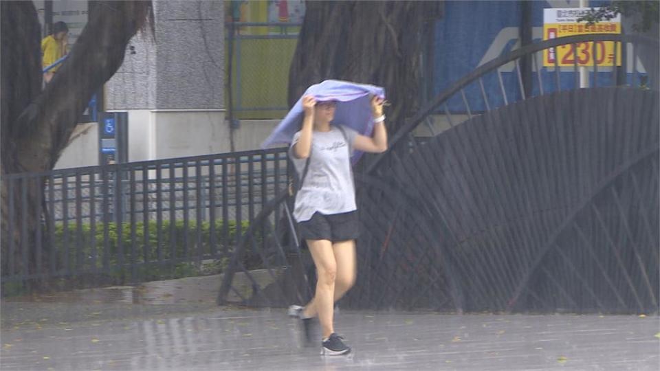 太陽公公翻臉！　午後雷雨狂炸　松山機場班機延誤