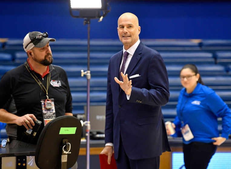 DURHAM, NORTH CAROLINA - MARCH 07: ESPN announcer Jay Bilas waves.