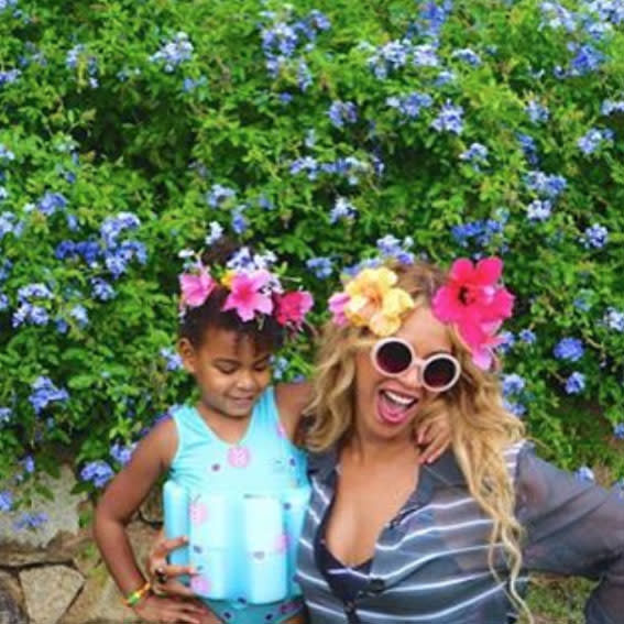 <p>Bey and Blue Ivy are twinning with matching flower crowns on their Amalfi Coast vacation.</p>