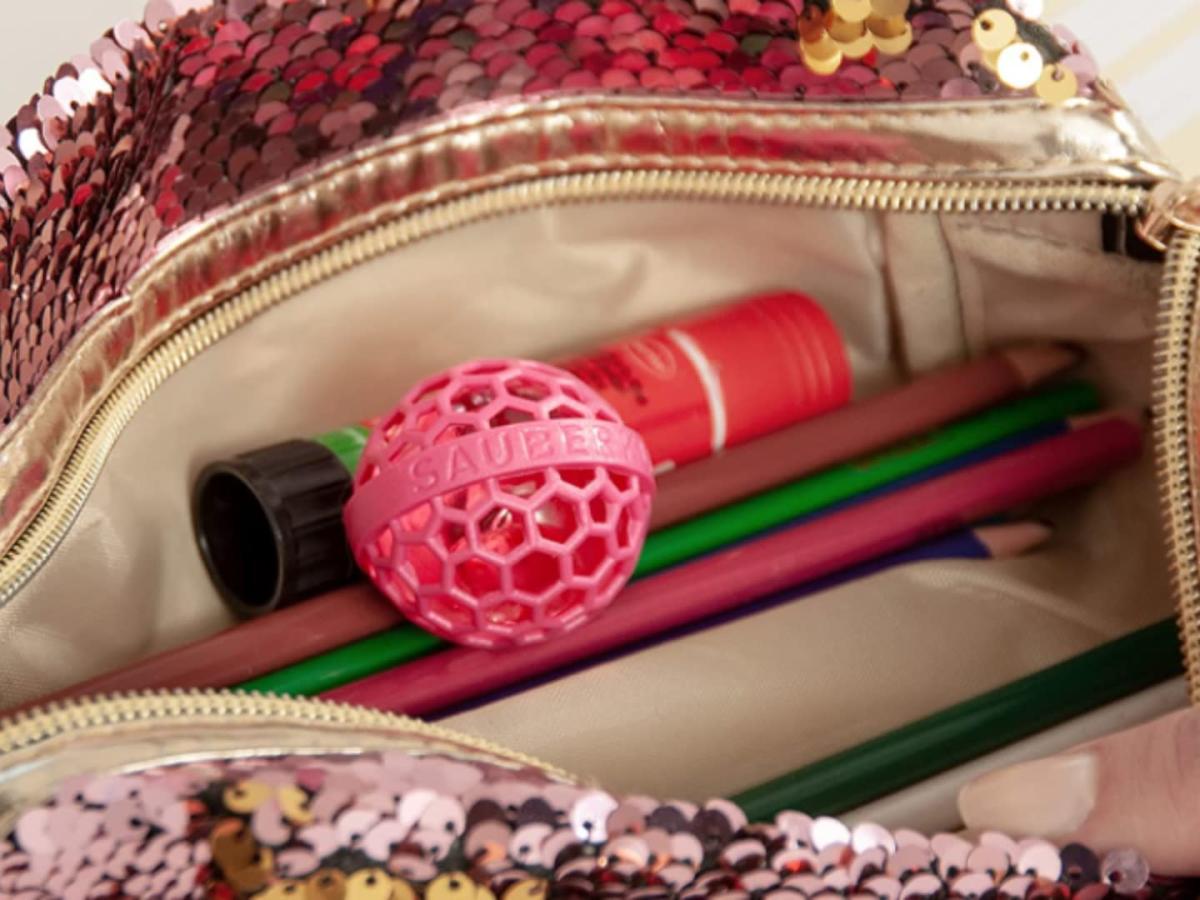 This $13 TikTok-Viral Tool Has Been Called A ‘Must-Have’ & A ‘Genius’ Gadget For Keeping The Bottom Of Your Purse Clean