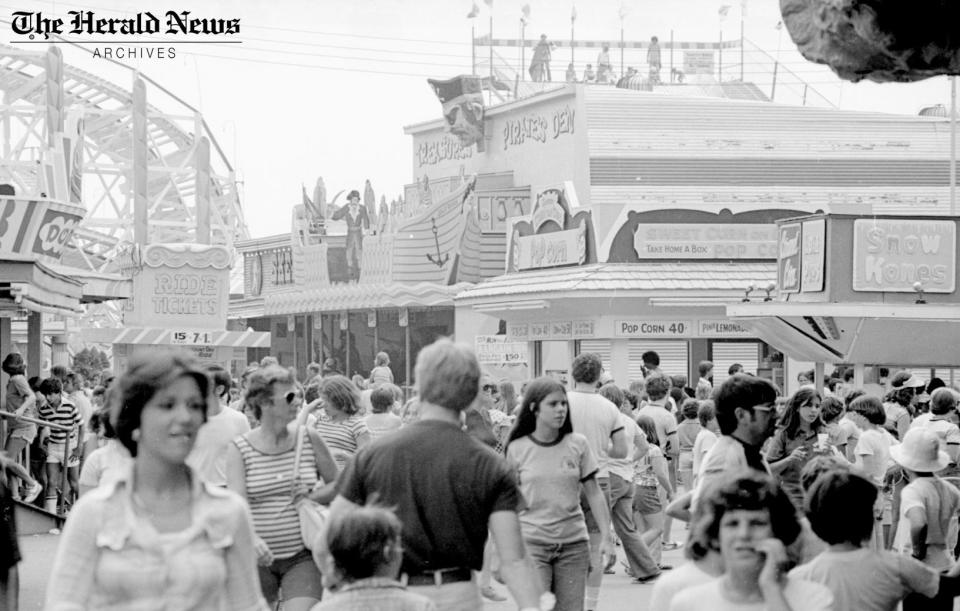 Visitors walk through the midway at Lincoln Park in Dartmouth in August 1977.