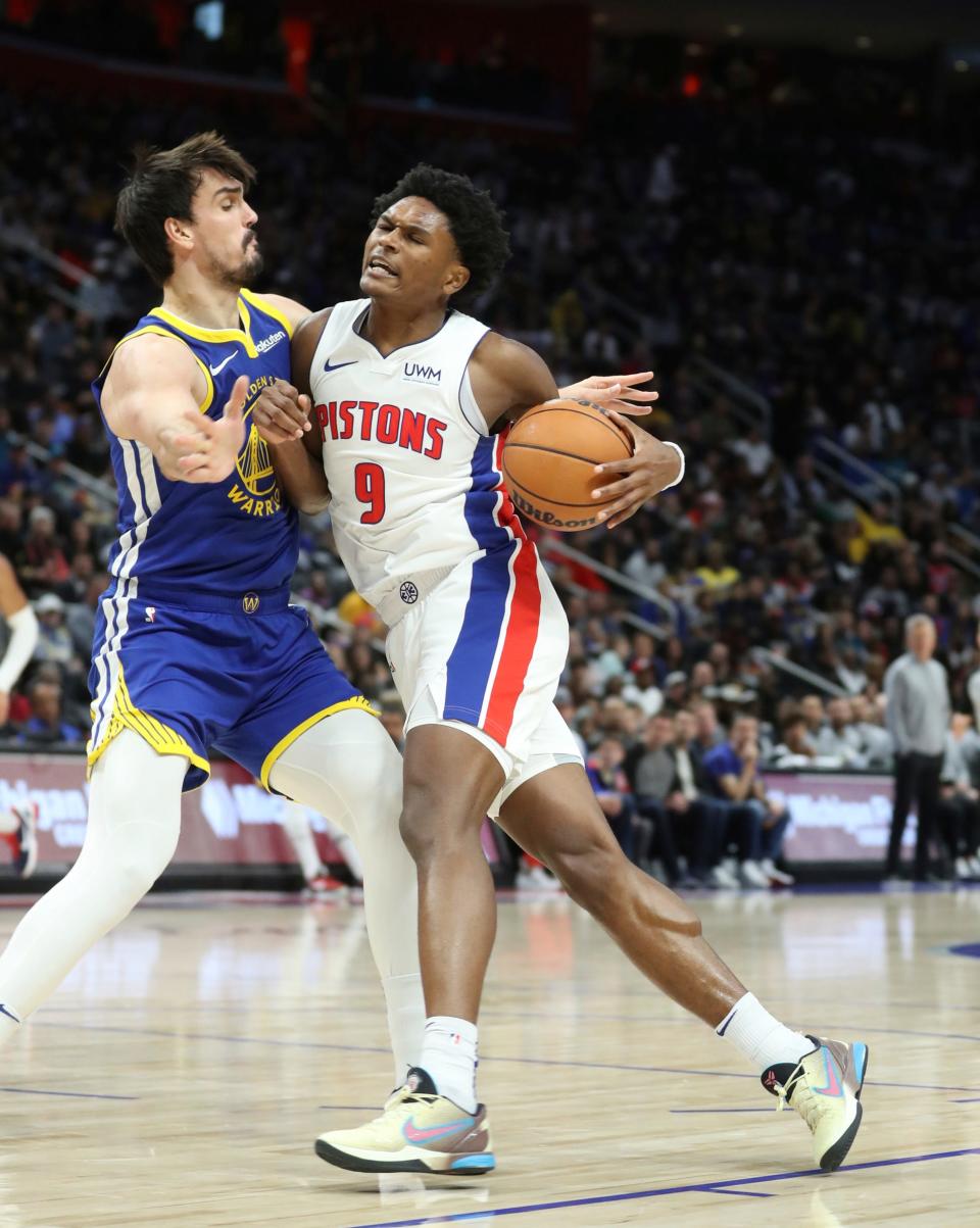 Detroit Pistons forward Ausar Thompson (9) scores against Golden State Warriors forward Dario Saric (20) during third-quarter action at Little Caesars Arena in Detroit on Monday, Nov. 6, 2023.