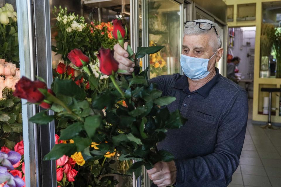 PATRAS, GREECE - MAY 4, 2020: A florist wearing a face mask as a preventive measure during the Coronavirus (COVID-19) crisis. Greece gradually eases its lockdown against the Covid-19 pandemic. The country has so far confirmed 2,626 coronavirus cases, 146 deaths and 1,374 recovered.- PHOTOGRAPH BY Menelaos Michalatos / Echoes Wire / Barcroft Studios / Future Publishing (Photo credit should read Menelaos Michalatos / Echoes Wire/Barcroft Media via Getty Images)