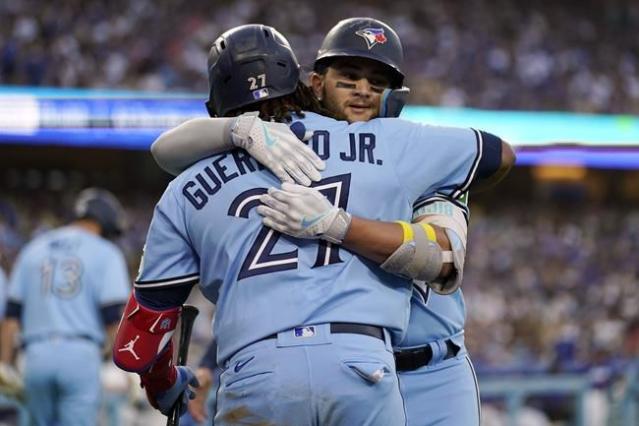 Jays score 4 runs in the ninth inning for comeback win over