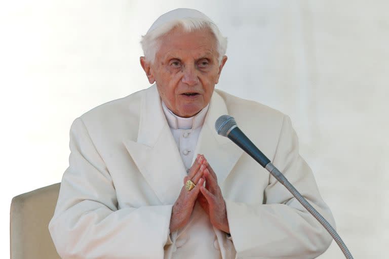 Benedicto ordenó sacar su firma de un libro sobre el celibato que nunca autorizó