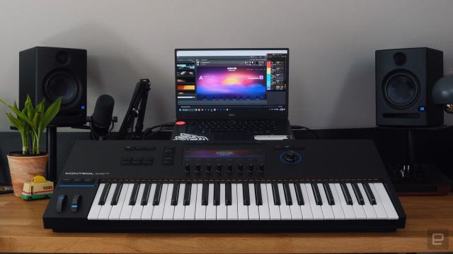 Native Instruments Komplete Kontrol S49 Smart Keyboard Controller