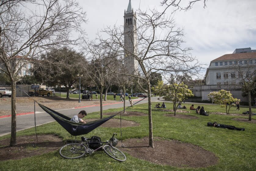 MARCH 10, 2017 CA BERKELEY, CA Students play and study around the campus of the University of California at Berkeley. Photo by David Butow/for the Times