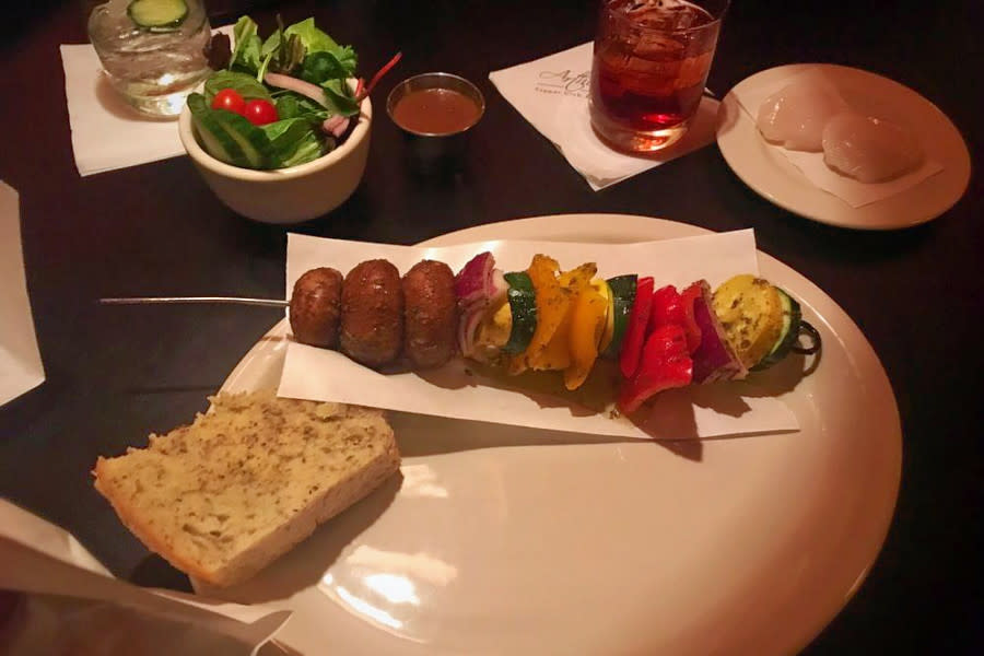 <b>Photo: Laticia G./<a href="https://yelp.com/biz_photos/arthur-henrys-supper-club-and-ruby-room-sacramento?utm_campaign=8342a32b-3b2a-45ab-9b84-782ed3bb1944%2C8e0bade2-f8a1-48ec-a87b-e6db9aa3f31c&utm_medium=81024472-a80c-4266-a0e5-a3bf8775daa7" rel="nofollow noopener" target="_blank" data-ylk="slk:Yelp;elm:context_link;itc:0;sec:content-canvas" class="link ">Yelp</a></b>