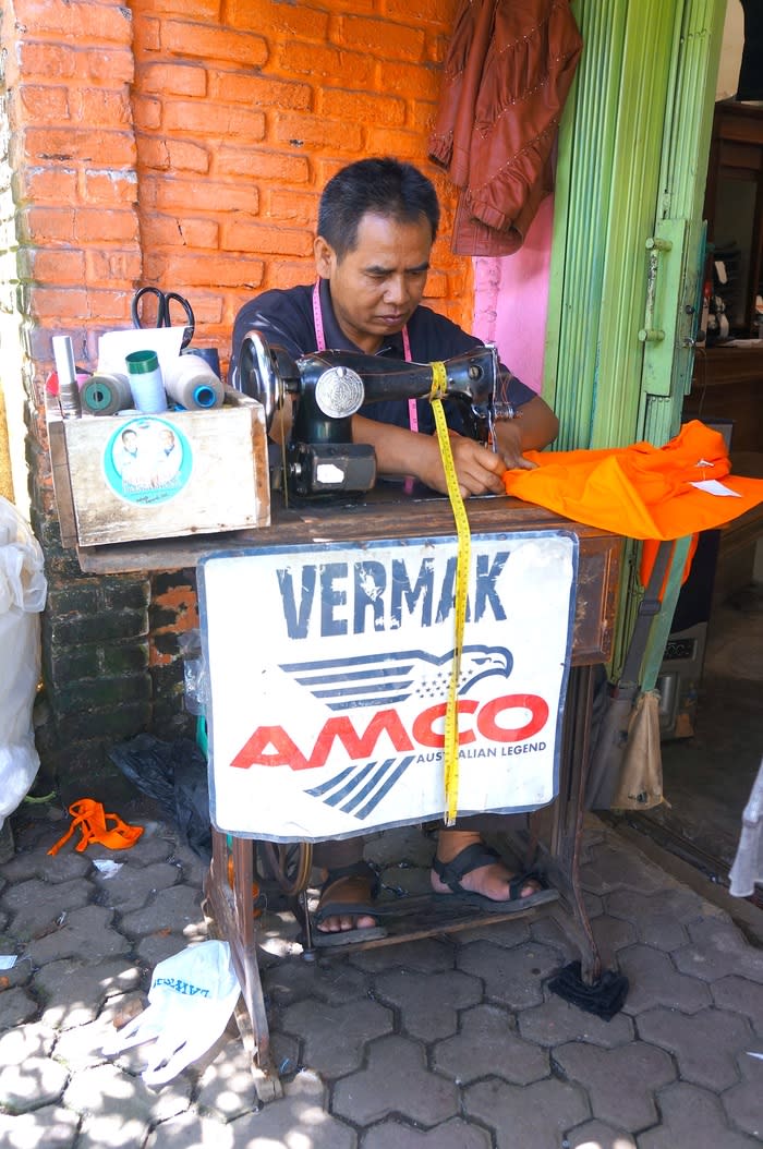 Vermak: Tailors stationed in front of the shops ready to re-vamp your old pair of jeans or alter your new ones from the shop on the spot. (