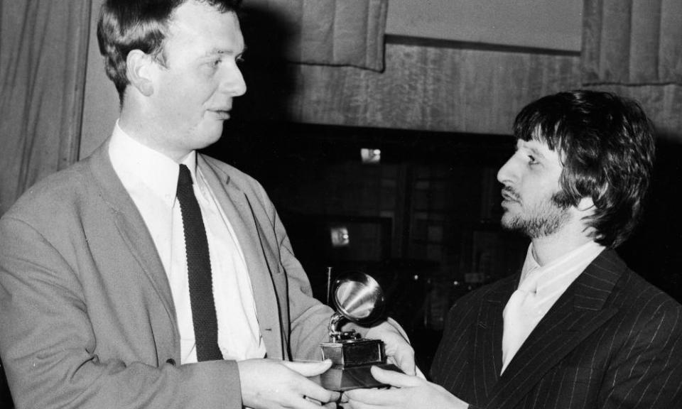 Geoff Emerick, left, accepting a Grammy award from the Beatles’ drummer, Ringo Starr, in 1968.