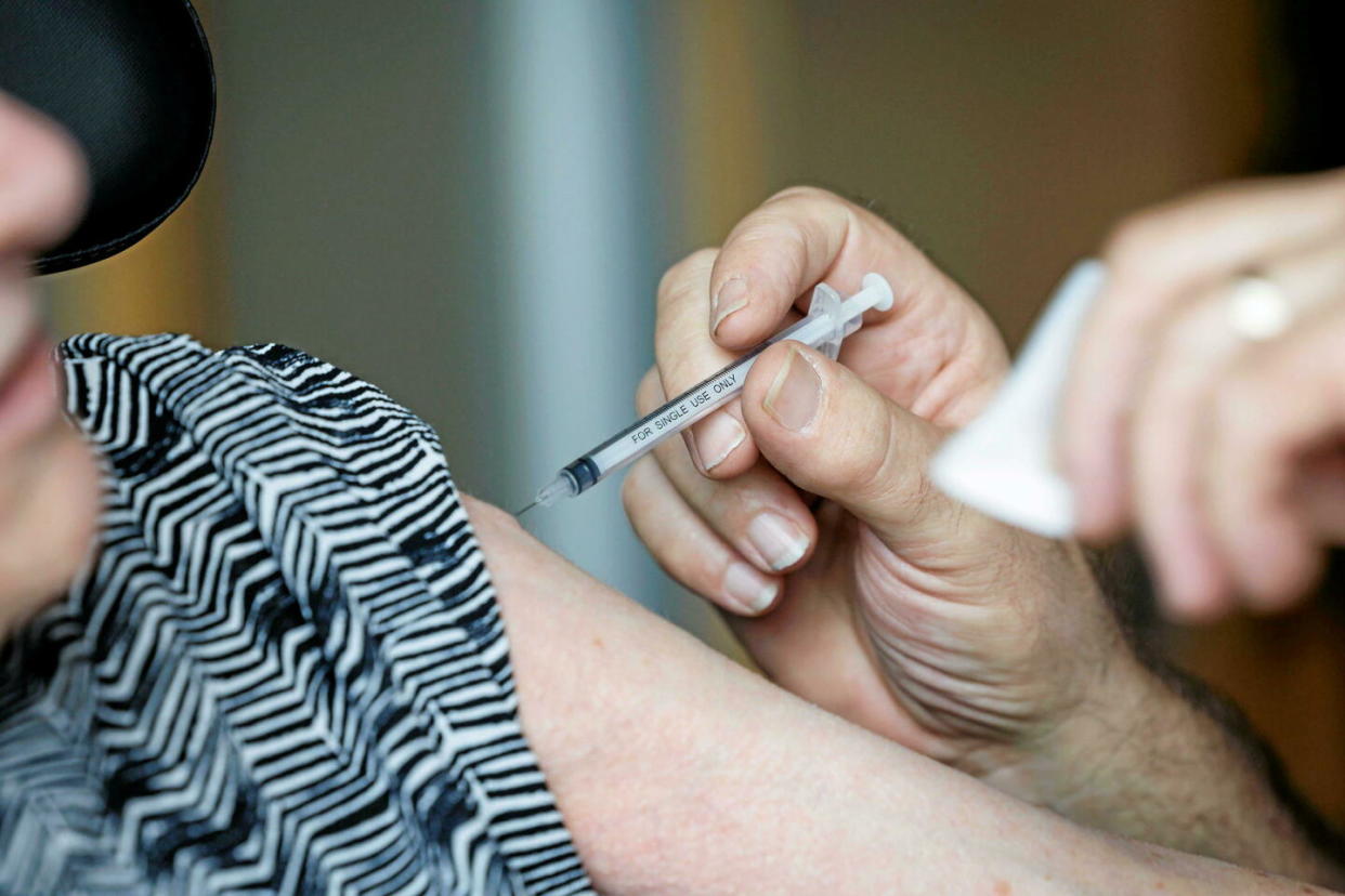 Le zona entraîne en moyenne chaque année l’hospitalisation de 2 600 personnes, dont 72 % ont plus de 65 ans.  - Credit:Shutterstock/SIPA