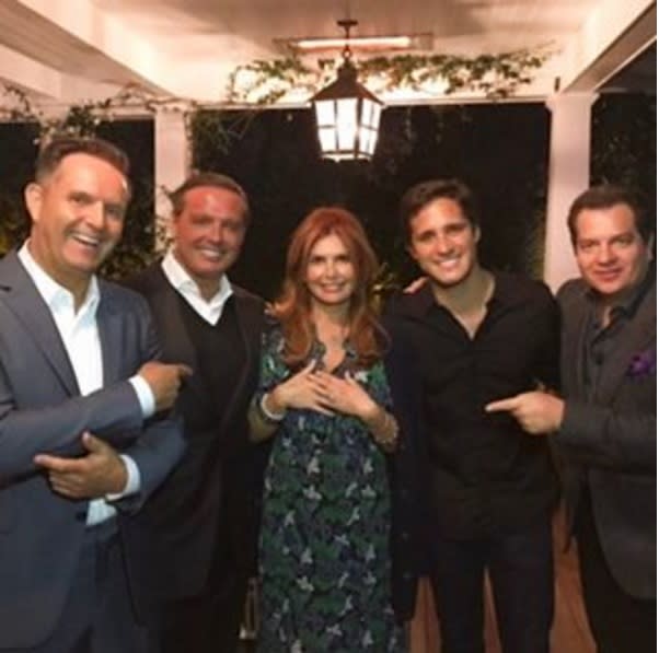 Luis Miguel, Roma Downey, Diego Boneta, Mark Burnett y Miguel Alemán<br>Crédito:.instagram.com/romadowney/