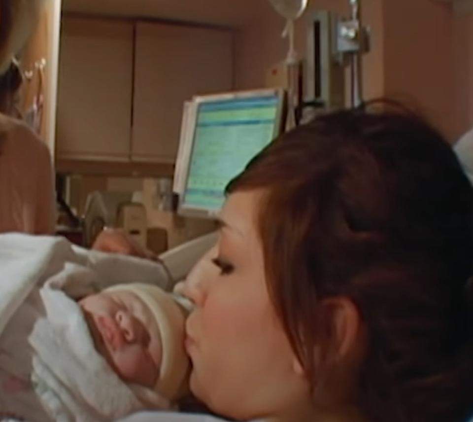 Farrah kisses Sophia after giving birth to her in "16 and Pregnant"