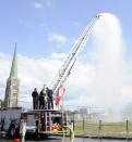 A fire hose at the practice venue sprays water into the air to create heavy mist to simulate that of the falls’ raging waters. Wallenda was also put up against a wind machine, generating gusts up to 44 miles per hour to train.