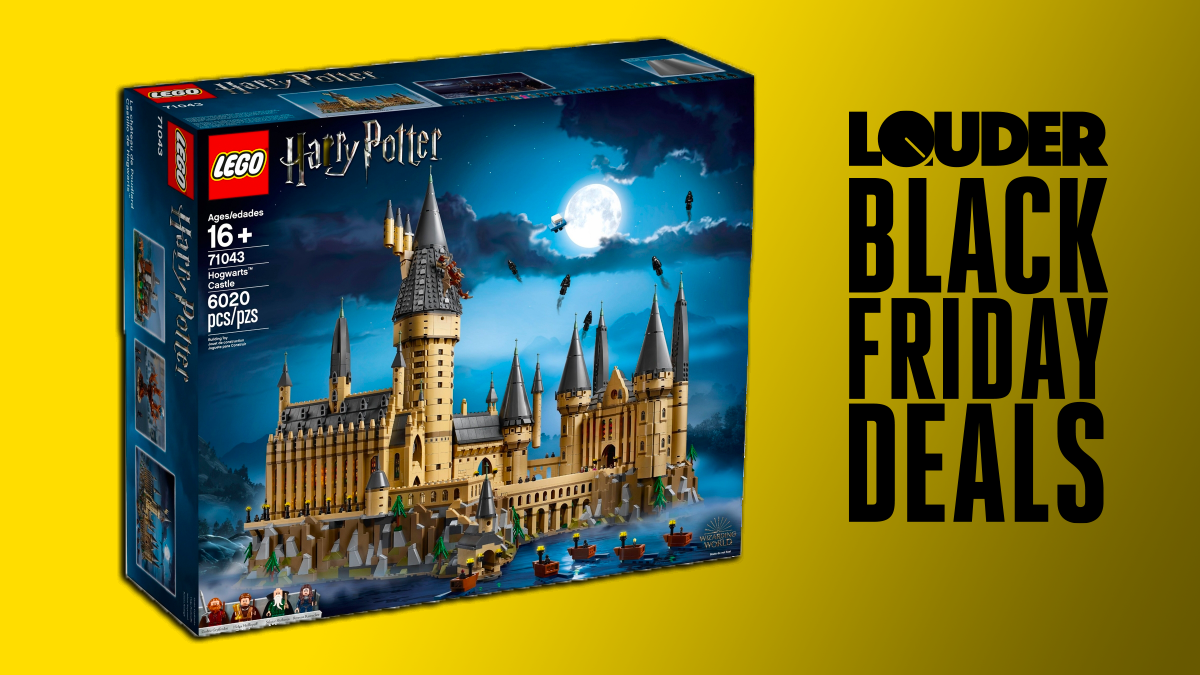  Lego Hogwarts set. 