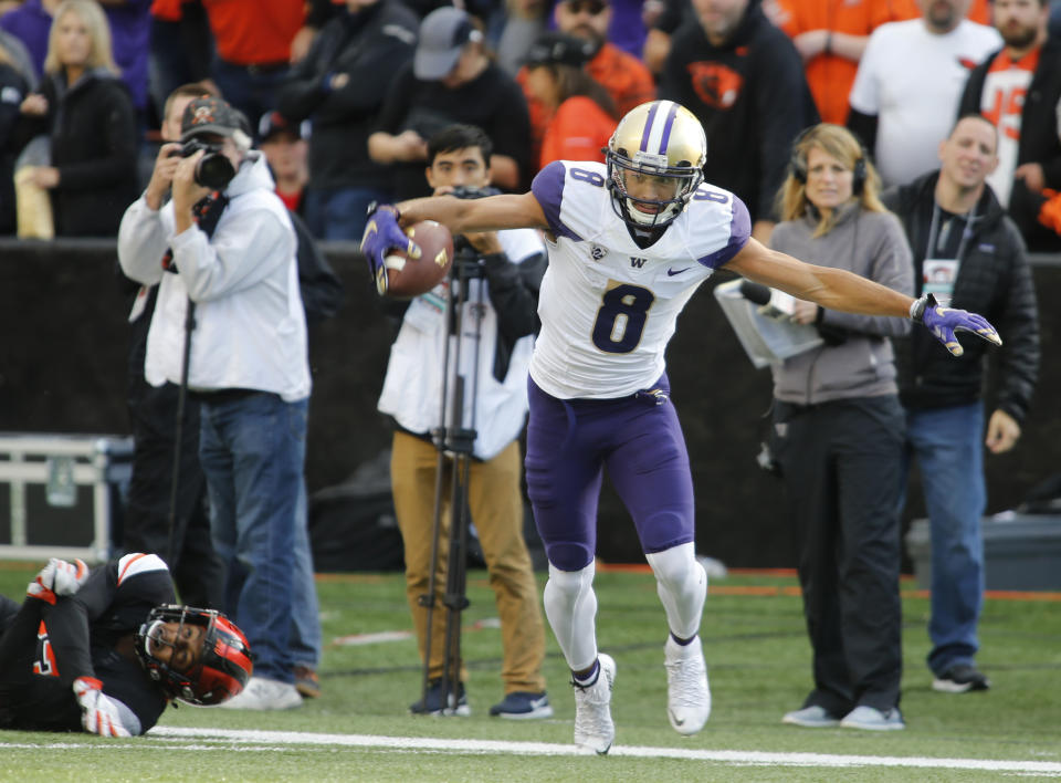 Washington wide receiver Dante Pettis (8) tip toes along the sideline after making a catch in the first half of an NCAA college football game against Oregon State, in Corvallis, Ore., Saturday, Sept. 30, 2017. (AP Photo/Timothy J. Gonzalez)