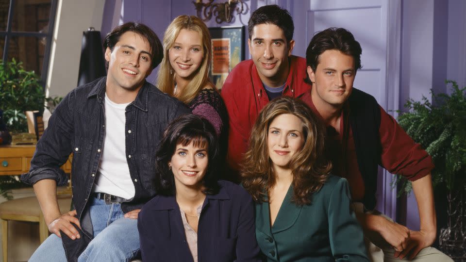 The cast of 'Friends' in Season 1. (l-r) Matt LeBlanc, Lisa Kudrow, David Schwimmer, Matthew Perry (second row) Courteney Cox and Jennifer Aniston. - Reisig & Taylor/NBCU Photo Bank/Getty Images