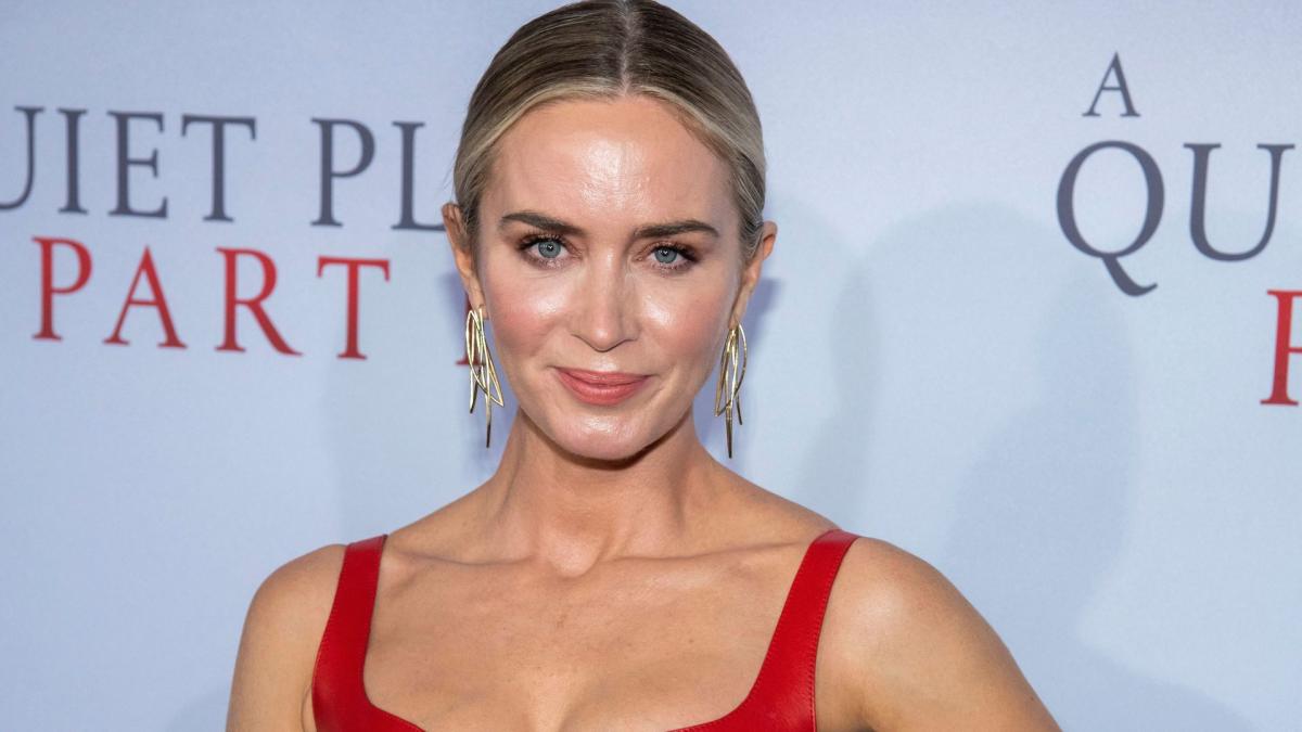 Emily Blunt’s Red Leather and Lace Dress Might Be the Sexiest Thing I ...