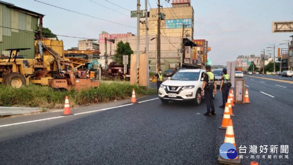 桃園市警局加強執行取締酒駕，呼籲用路人應善用計程車、代駕服務等安全、迅速方式返家