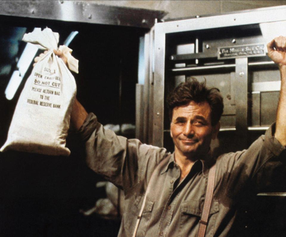 Peter Falk Film: The Brinks Job (1978) Characters: Tony Pino  Director: William Friedkin 08 December 1978   **WARNING** This Photograph is for editorial use only and is the copyright of DINO DE LAURENTIIS COMPANY and/or the Photographer assigned by the Film or Production Company and can only be reproduced by publications in conjunction with the promotion of the above Film. A Mandatory Credit To DINO DE LAURENTIIS COMPANY is required. The Photographer should also be credited when known. No commercial use can be granted without written authority from the Film Company.