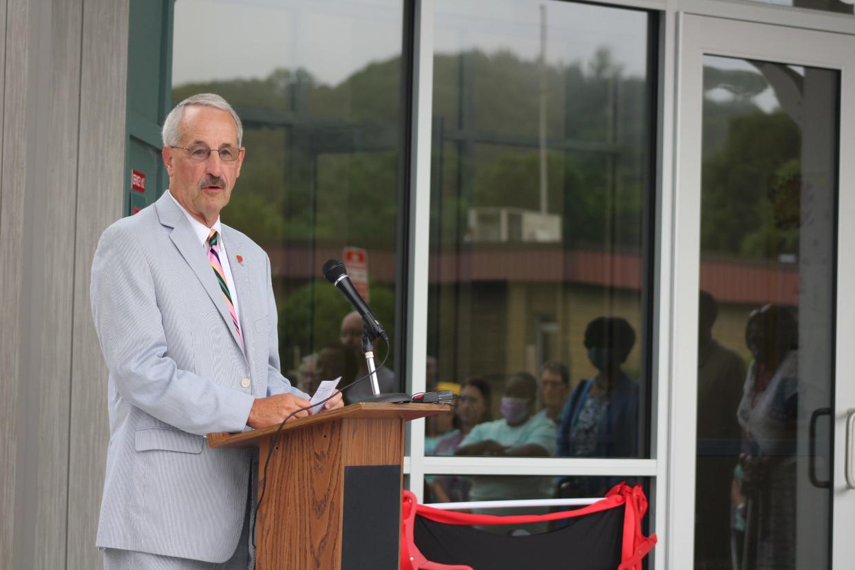 Oak Ridge School Board Chairman Keys Fillauer speaks at the Oak Ridge Preschool's ribbon cutting ceremony.