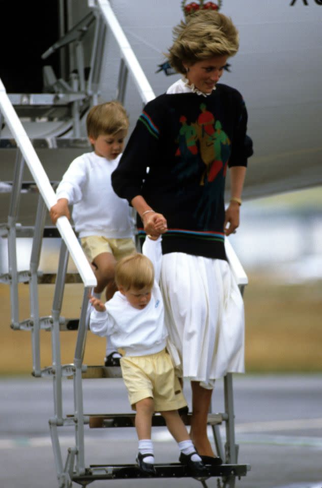 Bei der Ankunft am Flughafen Aberdeen, von wo aus sie im August 1986 ihren Schottlandurlaub starteten.