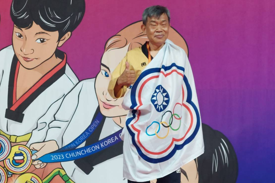 任職於臺北市成功高中的孫樹良勇奪第14屆韓國春川跆拳道國際公開賽品勢銀牌