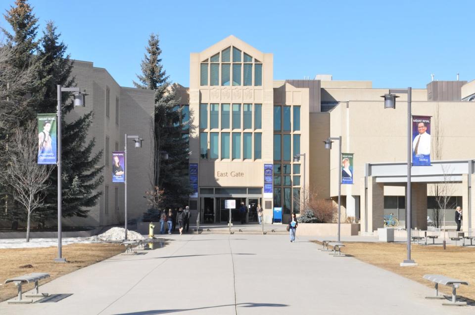 Mount Royal University, which is cutting enrolment by 462 students, turned away 2,864 qualified applicants in 2012.  