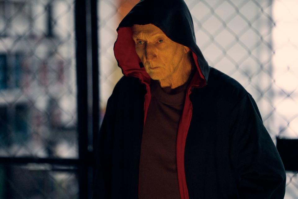 John Kramer (Tobin Bell) kehrt mit "Saw X" abermals auf die Leinwand zurück, um Menschen auf seine ganz persönliche, blutrünstige Art zu "bestrafen". (Bild: 2023 Lionsgate / Alexandro Bolaños Escamilla)