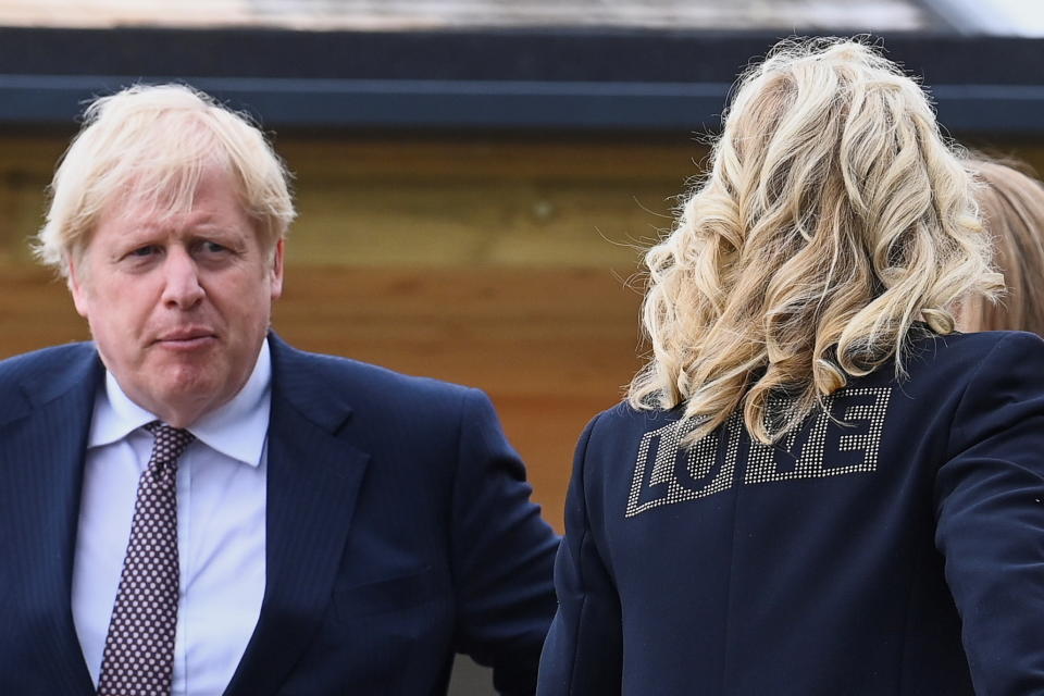 El primer ministro británico Boris Johnson y la primera dama estadounidense, Jill Biden. (Getty Images)