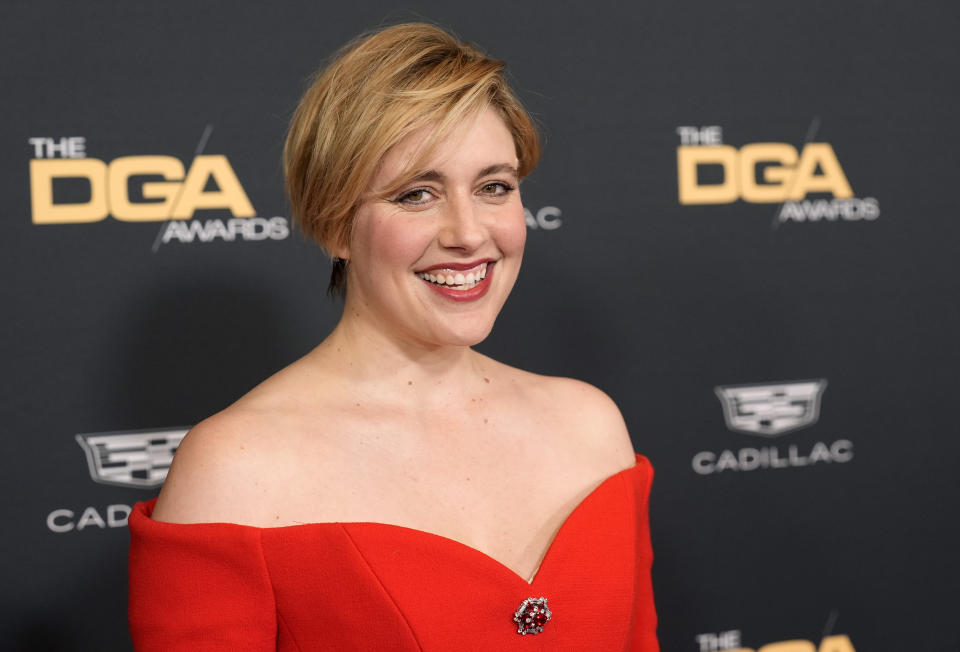 Greta Gerwig, directora de la película "Barbie" posa en la 76a entrega de los Premios DGA del Sindicato de Directores de Estados Unidos, el sábado 10 de febrero de 2024 en Beverly Hills, California. (Foto AP/Chris Pizzello)