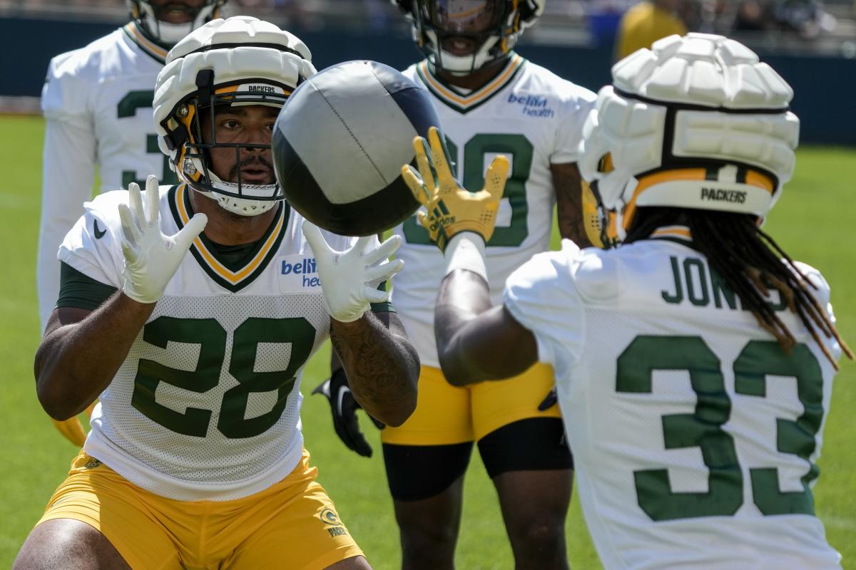 Packers RB A.J. Dillon to host youth football camp in Green Bay