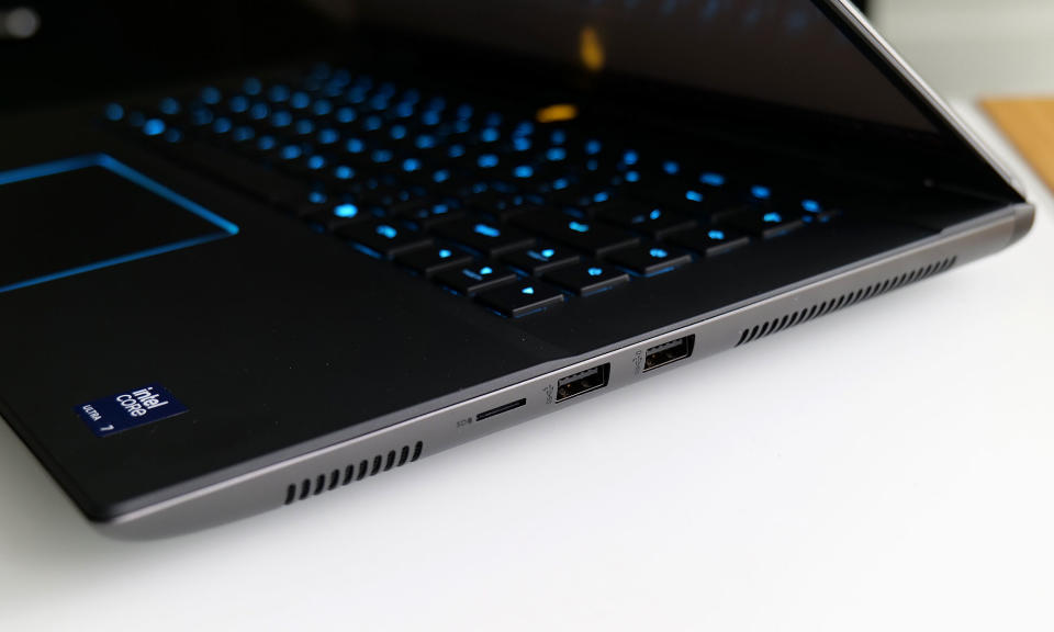 <p>The right side of the laptop features two USB 3.2 Type-A ports and a microSD card reader.</p>
