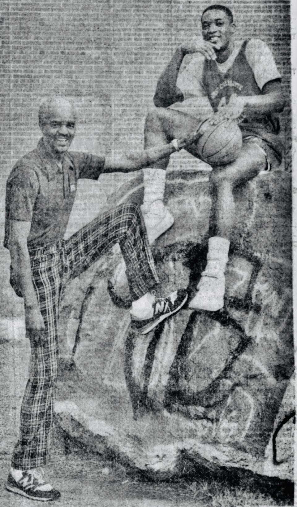 West Charlotte coach Charles McCullough and center Kevin Reid in 1986 Observer File Photo