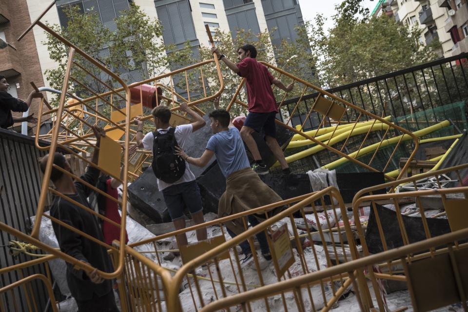 <p>Pro-referendum supporters create a barricade to prevent police officers gaining entry inside a polling station. (Getty) </p>