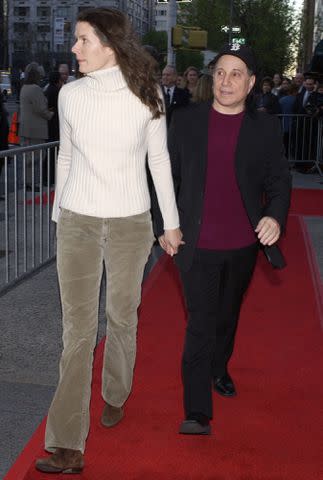 <p>KMazur/WireImage</p> Edie Brickell and Paul Simon hold hands while walking together.